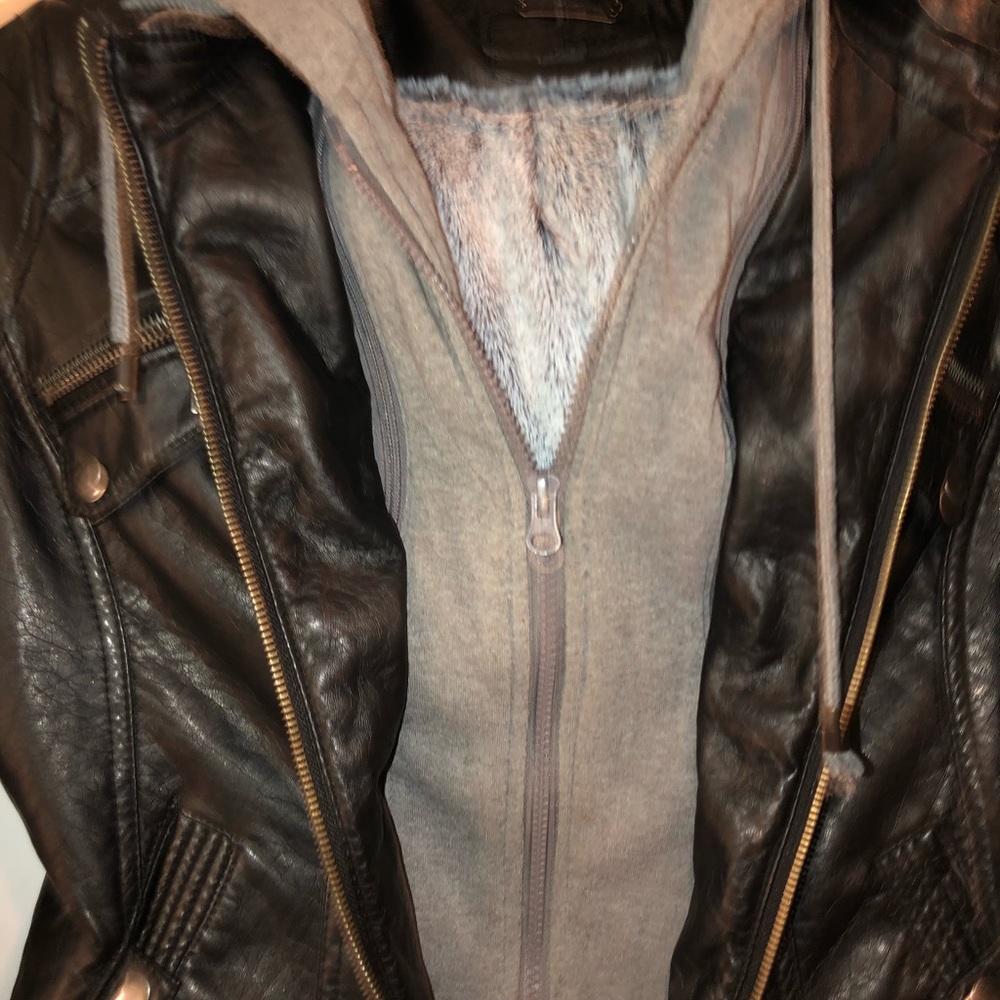 Large women’s leather coat - Picture 2 of 6